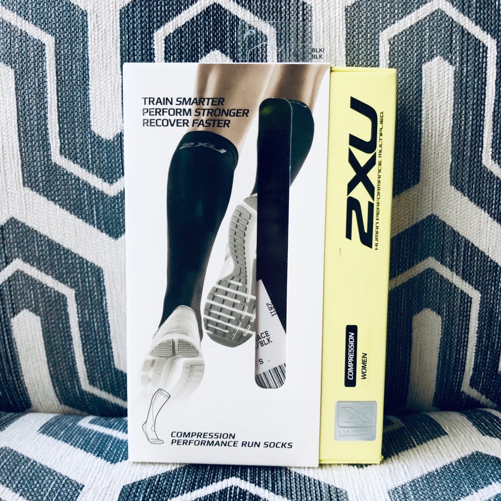 New 2XU Black performance run socks